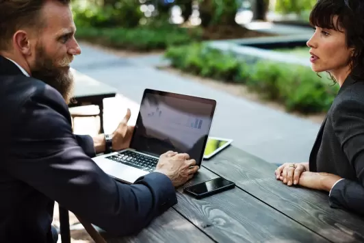 Es ist Aufgabe des Managements, eine Strategie zu erklären Es ist Aufgabe des Managements, eine Strategie zu erklären